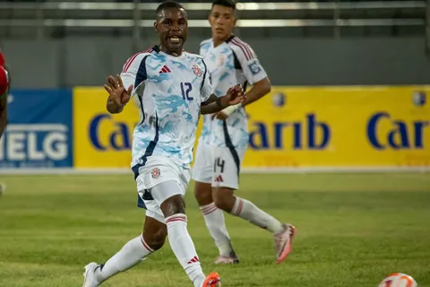 El cruce entre Joel Campbell y Josimar Alcocer que deja a todos sin palabras