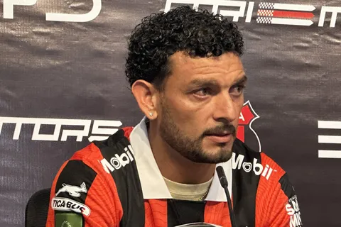 "La gente sabe que soy saprissista": La dura declaración de Michael Barrantes en su llegada a Alajuelense