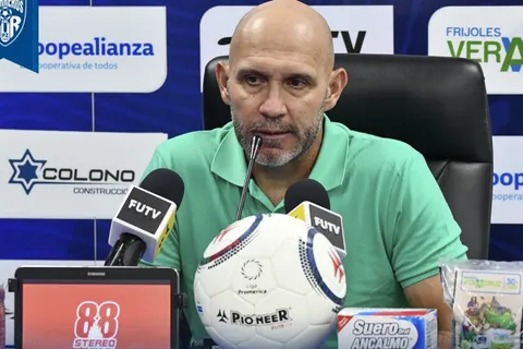 Luis Marín se suma a las críticas contra el arbitraje y deja entrever favorecimiento al Saprissa