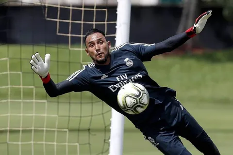 Sarri autoriza canje por Keylor tras presión de Courtois para salir