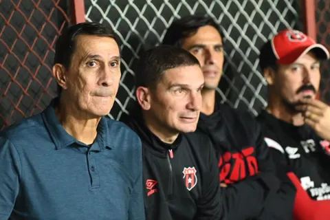 Bryan Ruiz contó cómo fue su primera charla con Guimarães.