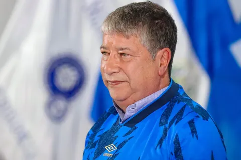"Me gustaría estar": Bolillo Gómez recibe el guiño definitivo del otro extranjero que se uniría a La Selecta