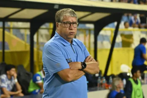 Alivio para el Bolillo Gómez: Una de las jóvenes promesas de La Selecta manifiesta su amor por El Salvador