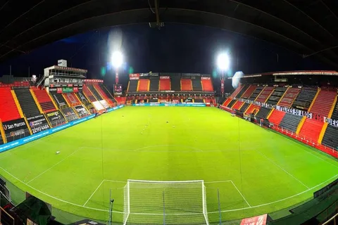 Alajuelense podría enfrentar a Saprissa con reducción en su aforo