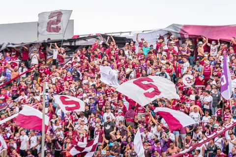 Se formó en Saprissa, fue Seleccionado de Costa Rica y tras varios años en el extranjero está cerca de regresar al país