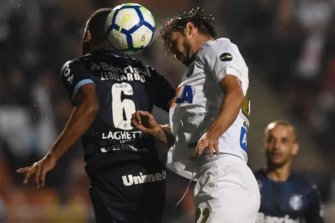 Bryan Ruiz jugó tres minutos en victoria de Santos