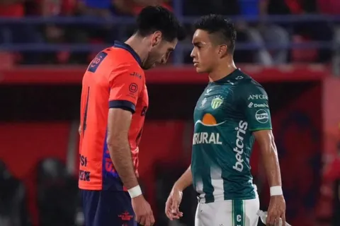Oscar Santis lamenta la última decisión de la Liga Nacional, mientras Municipal lo celebra