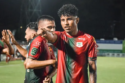 Johan Venegas rompe el silencio y sorprende tras la abrupta salida de Yosimar Arias