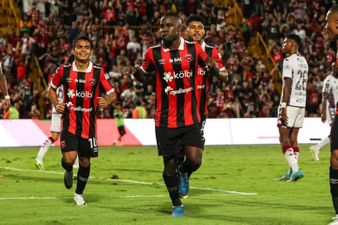 Así reaccionaron fanáticos de Saprissa tras actuación de Joel Campbell con Alajuelense