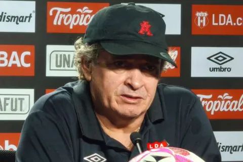 Machillo Ramírez lanza una fuerte indirecta. (Foto: Concacaf)