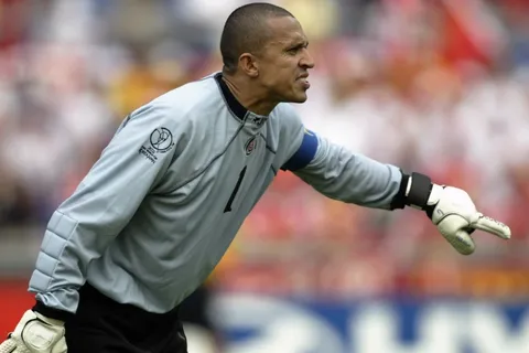Erick Lonnis se suma a los señalamientos por la edad de algunos seleccionados
