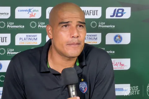 “Yo no vendo humo, otro entrenadores sí”: las duras palabras de Douglas Sequeira