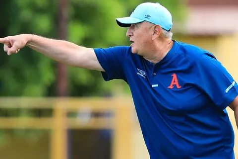 Alianza FC se quedaría sin técnico: Eduardo Lara no vuelve al país