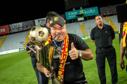 "Ganamos 3 partidos y nos metemos..." dice dirigente de Herediano