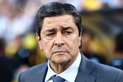 Luis Fernando Tena toma polémica decisión que no sentó bien en Guatemala