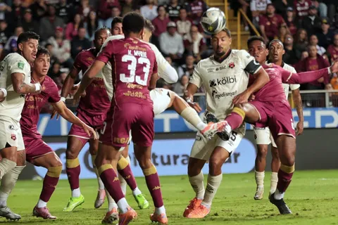 Saprissa y Alajuelense se enfrentan en la final.
