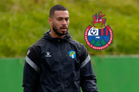 Marco Domínguez vuelve a causar el enojo de Municipal tras su fichaje por Comunicaciones