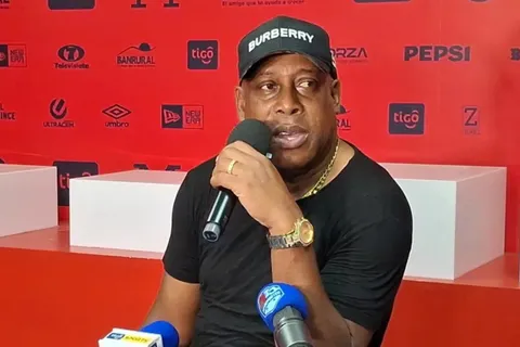 Jugó en Saprissa y en la Selección de Costa Rica y no dudó en mostrar su apoyo a Hernán Medford