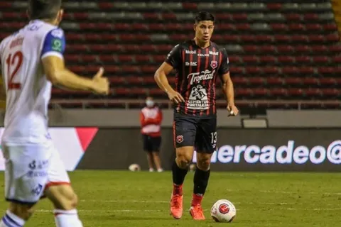 ¿Está Alajuelense preparando a su próximo capitán? Observe de quién se trata
