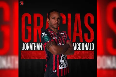 ¡Oficial! Jonathan McDonald se va de Alajuelense