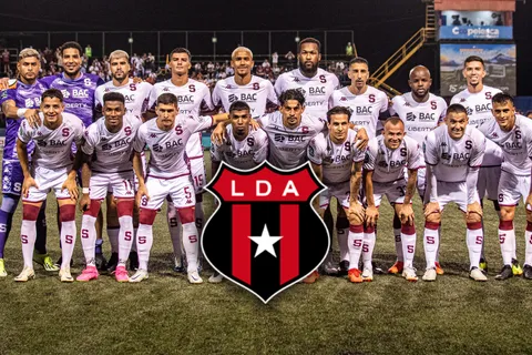 Saprissa se ríe de Alajuelense en un día muy especial