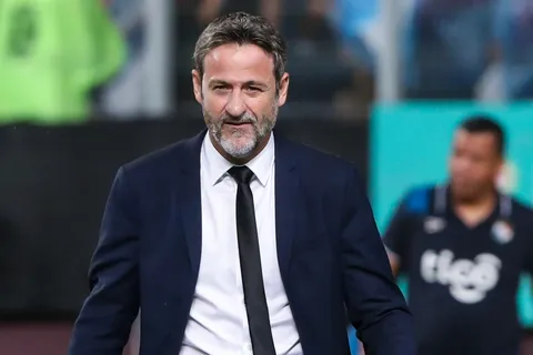 Thomas Christiansen celebra el nuevo logro de uno de sus legionarios