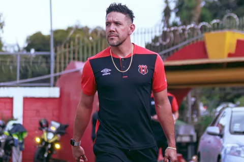 “Oferta formal”: Leo Moreira se olvida de Alajuelense y se acerca su nuevo equipo en Costa Rica
