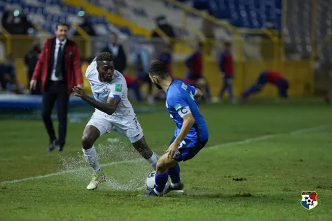 Panamá cae derrotado en un Estadio Cuscatlán en pésimas condiciones