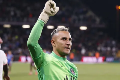 ¿Titular? Keylor Navas convocado ante Barcelona y afición del PSG respondió contundente