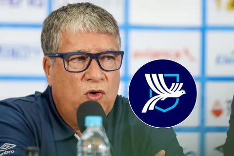 guatemala-el salvador-bolillo gomez en conferencia