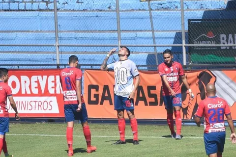 Ramiro Rocca marcó poker en la goleada de Municipal con dedicatoria especial
