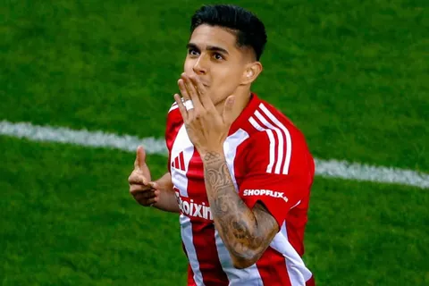 "Lleno de calidad, clase y velocidad": se rinden a Luis Palma luego de su primer gol con Olympiacos