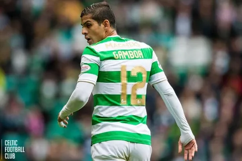 Cristian Gamboa decidió y se queda en Celtic