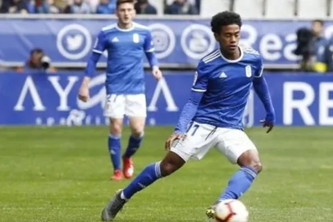 Yoel Bárcenas vio sus primeros minutos en empate de Real Oviedo