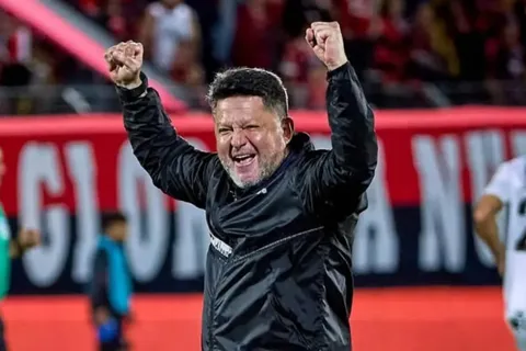 Jafet Soto celebra nueva incorporación.