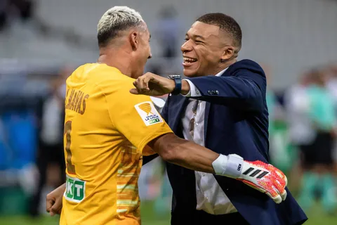 Mbappé y Keylor Navas separan sus caminos: el momento inmortal que atesora Costa Rica