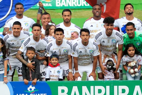 Se complican: Comunicaciones con dos bajas importantes para el partido en el que se jugará la clasificación