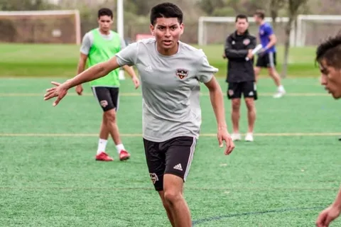 Danny Ríos: tiene 17 años, juega en Houston Dynamo y aceptó jugar para El Salvador