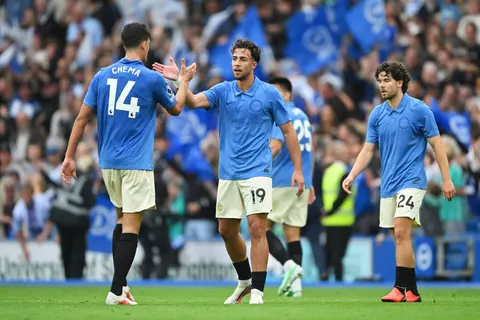 Arsenal, Manchester United, Chelsea y Newcastle estarían siguiendo a Charalampos Kostoulas