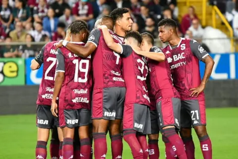 Saprissa busca quedarse con un jugador.