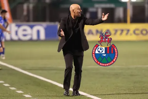 El Fantasma Figueroa afronta problema de última hora para enfrentar a Municipal en el Clásico 336