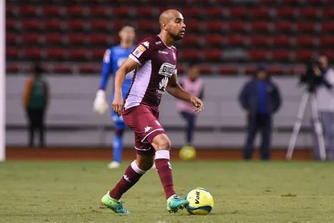 Directivo de Saprissa se refiere al posible traspaso de Robinson a Comunicaciones