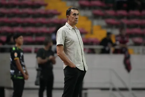 Alexandre Guimaraes dio una noticia que no gusta en Alajuelense.
