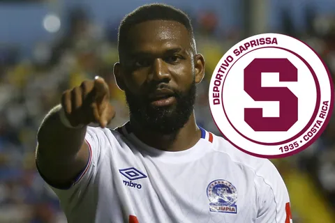 A Benguché le mencionaron Saprissa tras convertirse en el máximo goleador de la Copa Centroamericana y así reaccionó: "Se escuchan muchas cosas"