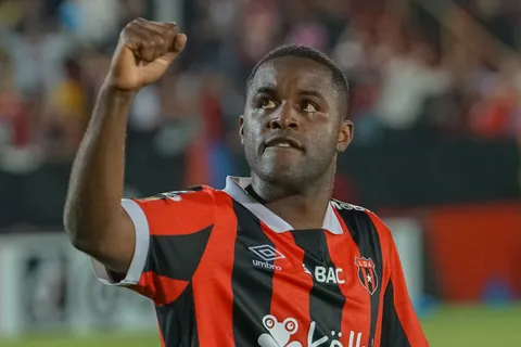 Se olvida de Alajuelense: Joel Campbell toma una drástica decisión en medio del mercado de fichajes