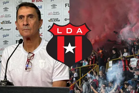 Alexandre Guimaraes en conferencia de prensa y la afición de Alajuelense.