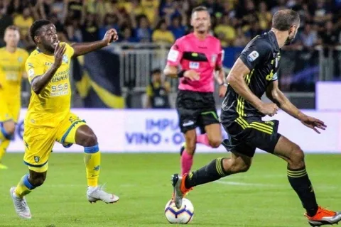 Campbell y Frosinone caen otra vez aunque llegó el gol