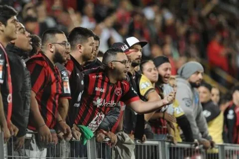 La innovadora idea de Alajuelense para tener aficionados en los partidos