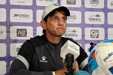 Ronald González advierte a sus jugadores tras el triunfo de Comunicaciones vs Municipal