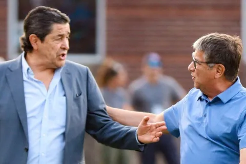 Toman la delantera: El Salvador y El Bolillo Gómez se adelantan al robo de una joven promesa de Guatemala